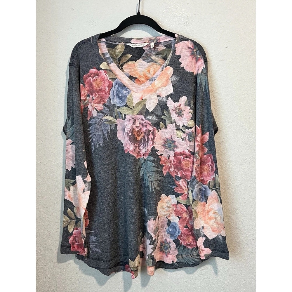 Soft Surroundings Women's Knit Top Petite L Rose Print Gray Floral V-Neck LS